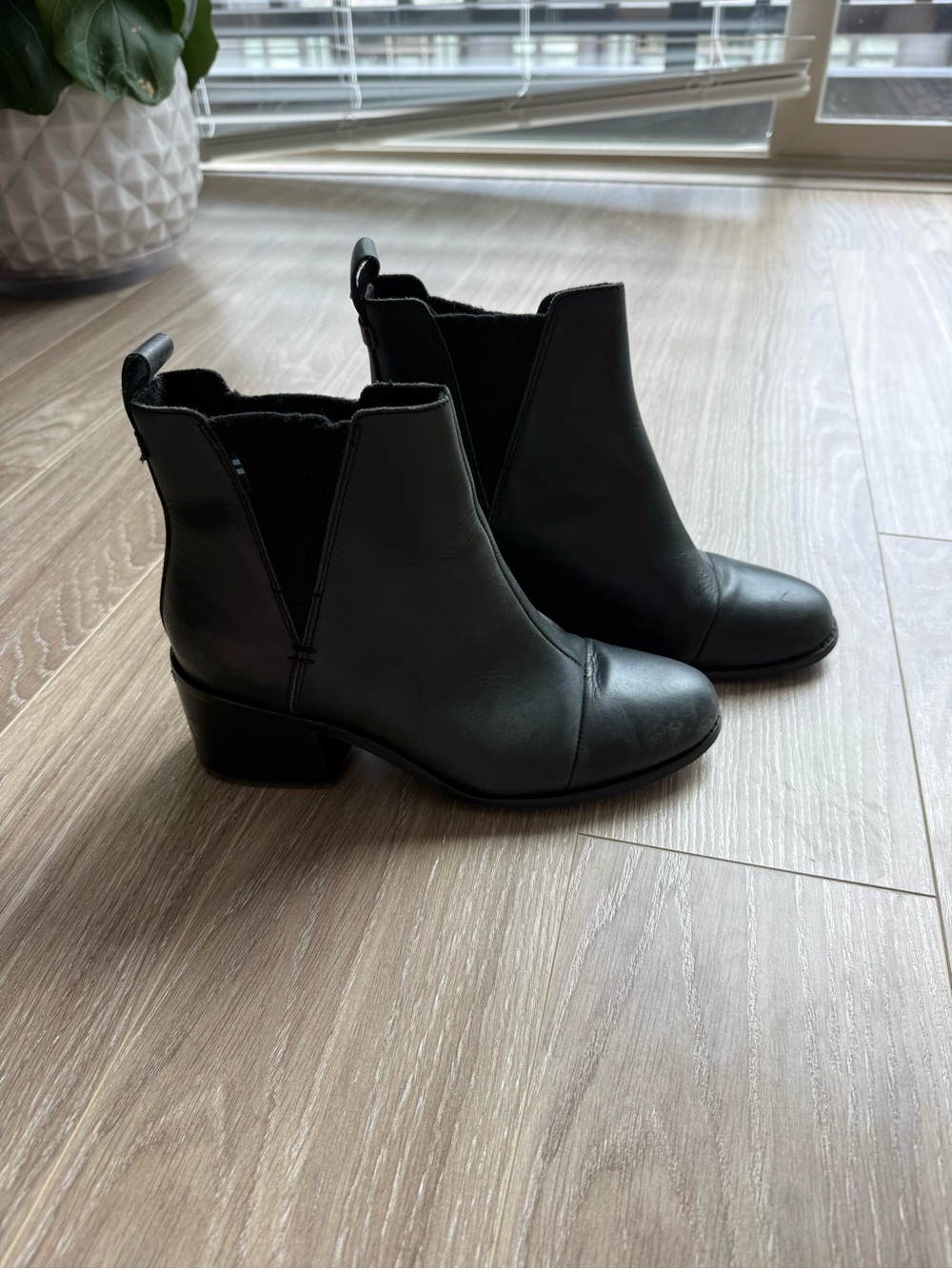 TOMS Delilah Black Leather Ankle Boots - Women's